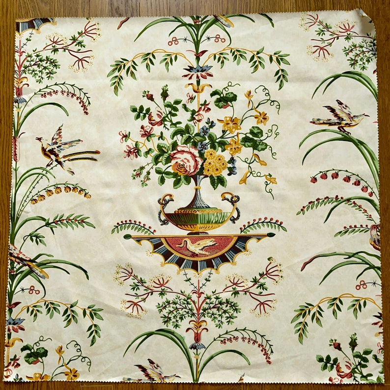 Tissu de décoration intérieure Empire Thibaut Un design Belle Epoque destiné à apporter de la grandeur à n'importe quelle pièce image 1