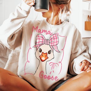 Mamãe Ganso PNG SVG, Download Digital de Ganso Divertido, Arte de Ganso Engraçada, Sublimação de Mamãe Ganso, Design de Ganso Moderno por SVGix imagem 6
