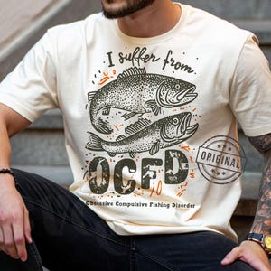 Pesca divertida PNG, diseño de pesca divertido, OCFD PNG, sublimación de pesca, papá pescando PNG, vida en el lago PNG, arte de pesca vintage, nos vemos luego PNG