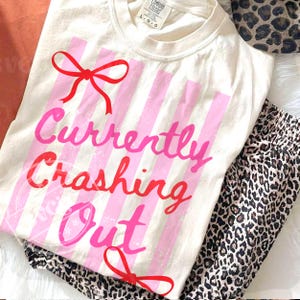 Currently Crashing Out PNG, Funny Quote png, Funny Coquette png, Preppy Adult Humor Png, Trendy Png Design, preppy quote png, trendy bow png