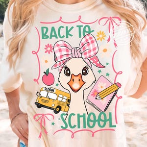 De volta às aulas PNG svg, Primeiro dia de aula, Volta às aulas, Menina, 1º dia de aula, Design de escola para meninas, Ganso escolar PNG Svg por SVGix