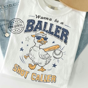 Wanna Be A Baller Shot Caller png, retro honkbalshirtontwerp, vintage print, citaat honkbaljongen, honkbalmoeder png, slagbeslagschommel, png