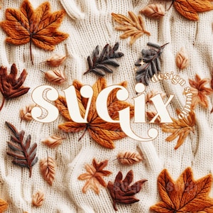 Op de afbeelding: Een digitale afbeelding met een herhalend patroon van diverse herfstbladeren in tinten oranje, bruin en beige verspreid over een crèmekleurige gebreide stoftextuur. De tekst SVGix design studio is in het wit over de afbeelding geplaatst.