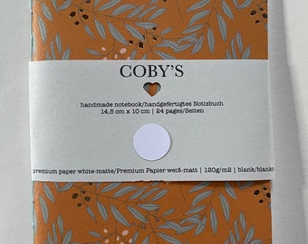 Handgemachtes Notizbuch mit Cover aus floralem Motivpapier und Golddetails, 14,5 cm x 10 cm, 24 Seiten, blanko Premium Papier weiß matt