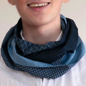 Seigaiha bleu / Vagues Modernes Bleues Snood Homme image 10