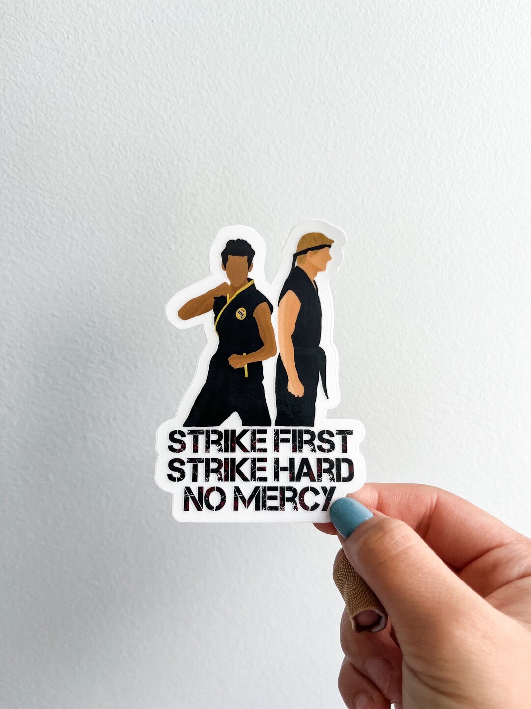 T-shirt Cobra Kai Strike First Strike Hard No - Foto 3