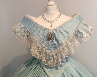 Robe à crinoline costume vers 1860