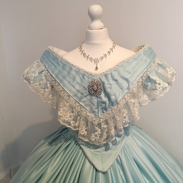 Robe à crinoline costume vers 1860