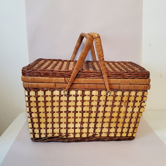 Large Wicker 2 Tone Picnic Basket Complete with D… - image 7