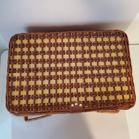 Large Wicker 2 Tone Picnic Basket Complete with D… - image 9