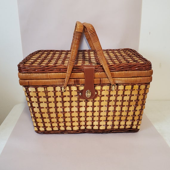 Large Wicker 2 Tone Picnic Basket Complete with D… - image 2