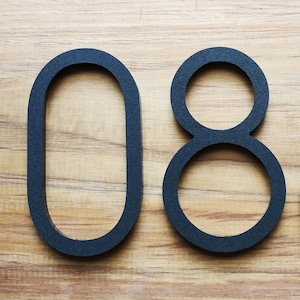Letras estreitas e modernas de números de casa Art Deco com montagem em pino de 5 polegadas