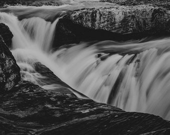 Abstrakte Wasserfälle in Banff, Alberta Kanada (schwarz & weiß) - Druck, Rahmen, Leinwand für Wand-Dekor