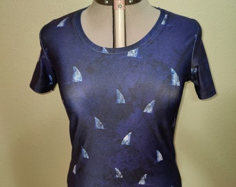 Shark Fin T-Shirt - Size F (Women's Small/Medium)