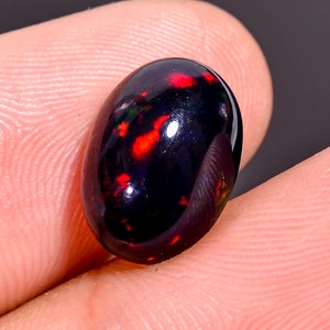 Welo Fire Ethiopian Opal Cabochon: Oval Gemstone, 3.10 Carat