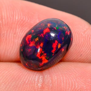 Welo Fire Ethiopian Opal Cabochon: Oval Gemstone, 3.50 Carats