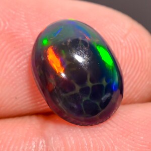 Welo Fire Ethiopian Opal Cabochon: Oval Gemstone, 2.50 Carats