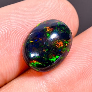 Welo Fire Ethiopian Opal Cabochon: Oval Gemstone, 3 Carat