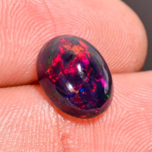 Welo Fire Ethiopian Opal Cabochon: Oval Gemstone, 2.00 Cts