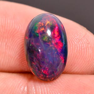 Welo Fire Ethiopian Opal Cabochon: Oval Gemstone, 3 Cts