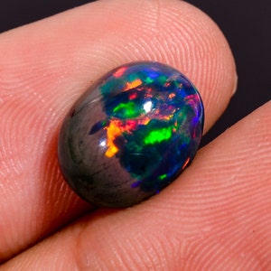 Welo Fire Ethiopian Opal Cabochon: Oval Gemstone, 2.95 Cts