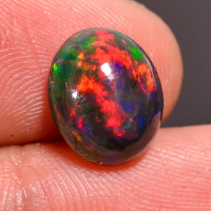 Welo Fire Ethiopian Opal Cabochon: Oval Gemstone, 2.50 ct