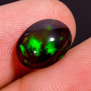 Welo Fire Ethiopian Opal Cabochon: Oval Gemstone, 2.10 Cts