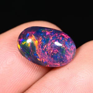 Welo Fire Ethiopian Opal Cabochon: Oval Gemstone, 3.20 Carats