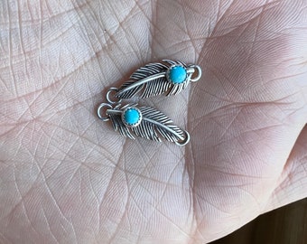 1 Sterling silver Feather with 4mm Kingman Turquosie Connector.