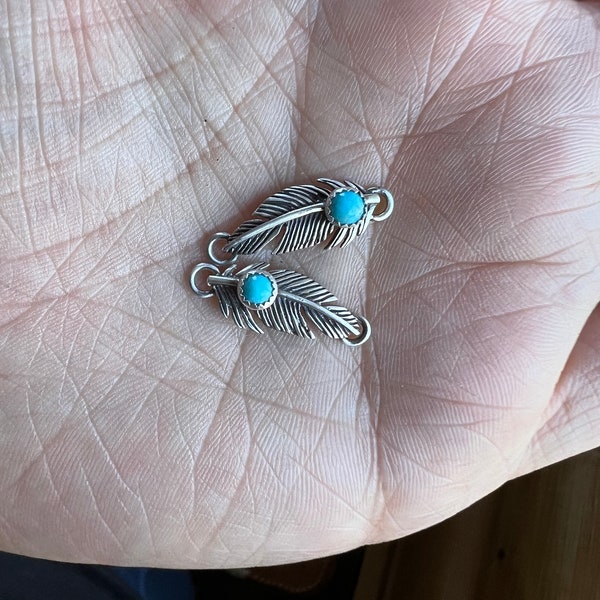 1 Sterling silver Feather with 4mm Kingman Turquosie Connector.