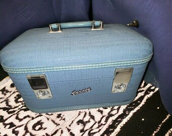 Vintage Cosmetic Toiletries Travel Carry On Suitcase Blue Handle by Carson Travelite