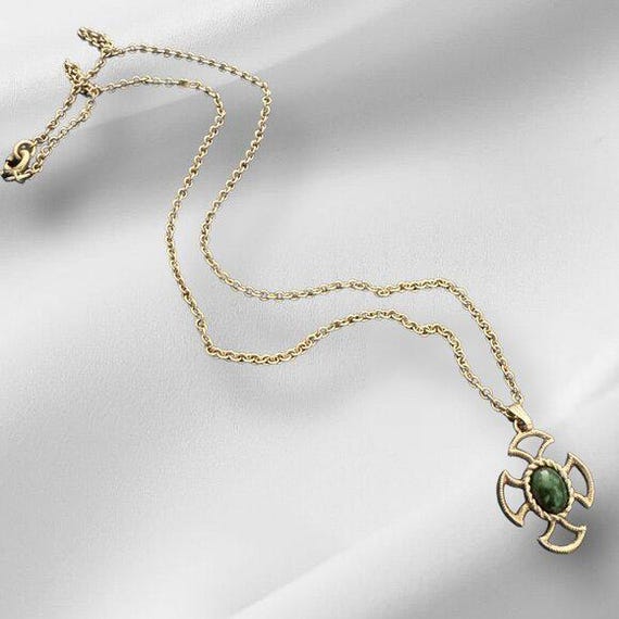 Vintage Avon 1973 Baroness Collection Necklace Gold Tone With