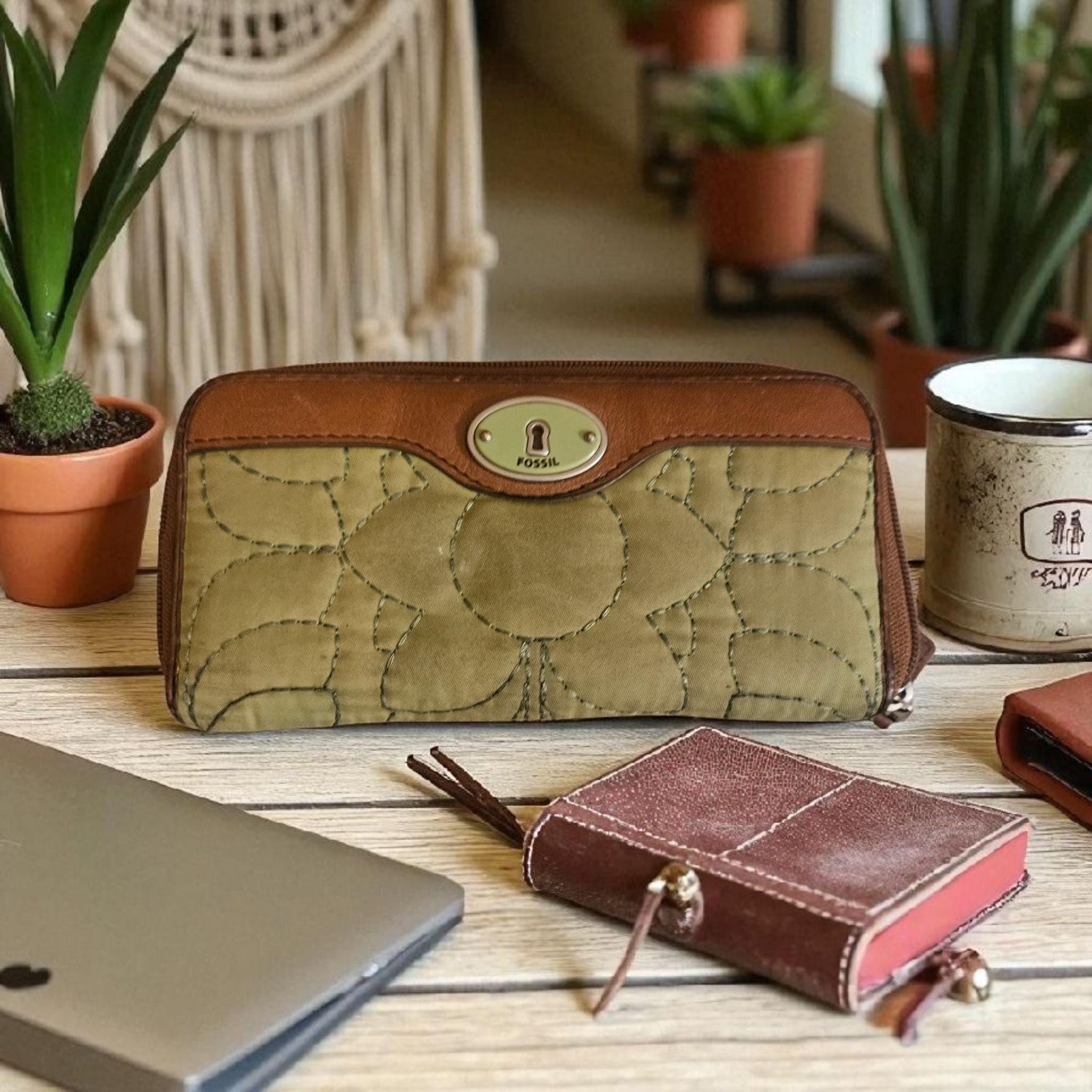 FOSSIL レア緑色 サッチェルレザーバッグ ２WAY ビンテージ 鍵柄内装 Vintage FOSSIL KEY-PER Green Wallet - Etsy