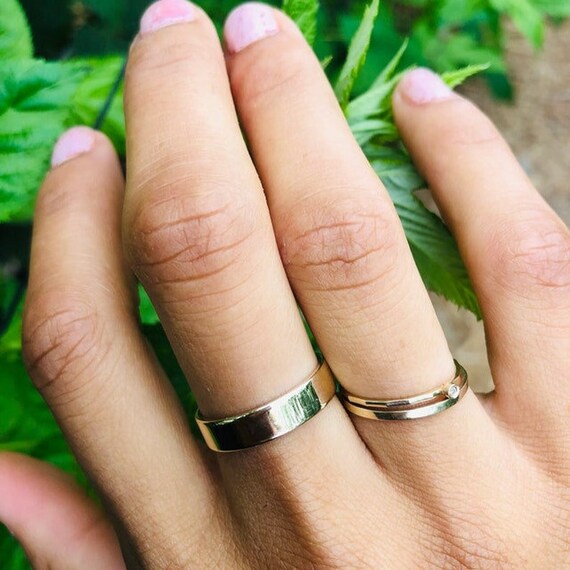 Flat gold sale mens wedding band