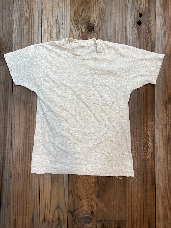 Camiseta vintage gris desgastada con bolsillo talla S/M España