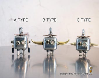 ロボットキーホルダー - リサイクルメタルアート彫刻 母の日ギフト