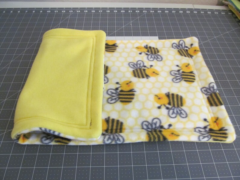 Lap pee pad for Guinea pig Hedge hog Rat Bunny Rabbit Chinchilla Ferret
