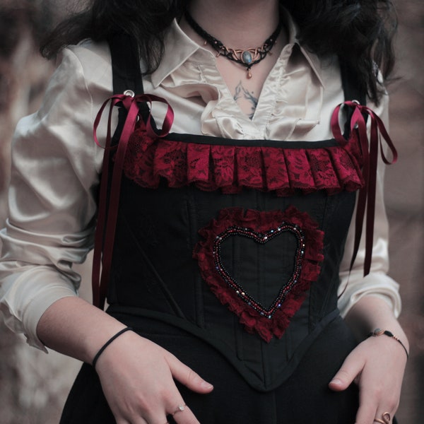 Corset Saint-Valentin Romantique goth victorien cœur brodé de perles et dentelle