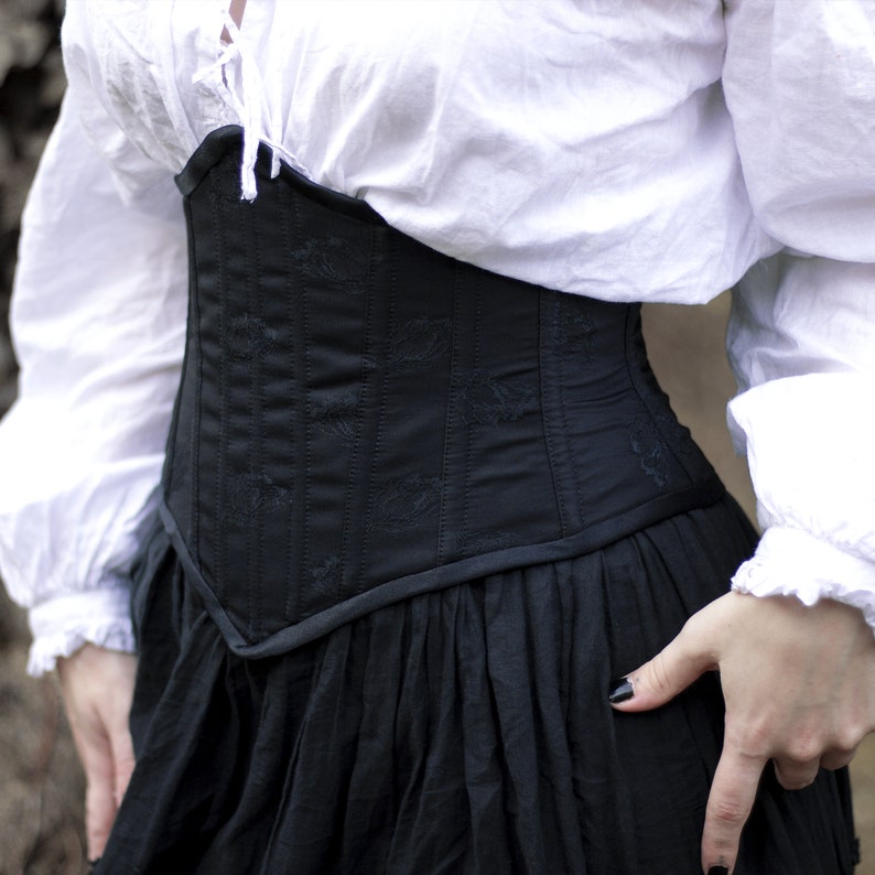 Schwarzes Taillengürtel-Korsett im viktorianischen Gothic-Stil mit Blumenmuster Bild 1