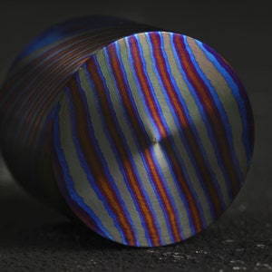 ZrTi Damascus piece (Twist pattern) 1.18&quot; x 1&quot; (30mm x 25.4mm) - Titanium Zirconium Damascus - Black Zirc rod - Knifemaker supplies - Metal
