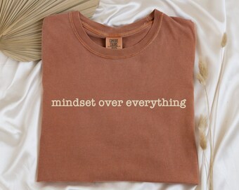 Mindset over Everything | Motivierendes Shirt | Comfort Farben | Mama Shirt | MAMA | Denkweise |