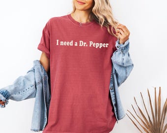 Ich brauche einen dr. Pfeffer | Komfortfarben | Dr. Pepper T-Shirt | Dr. Pfeffer | Wohlfühl T-Shirts | Retro Cola Shirt | Soda Shirt