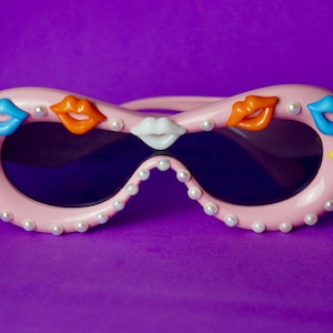 Barbie Girl Pink and Pearl Kiss Sunglasses (Single Edition)
