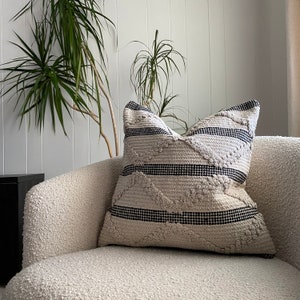 Luxury Woven Throw Pillow - 20x20 Textured Cream & Black Accent Cushion for Modern Decor