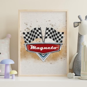 Peut inclure: Impression encadr&eacute;e avec un design r&eacute;tro, le mot "Magneto" en rouge. Deux drapeaux de course &agrave; damier noir et blanc sont au-dessus du mot. Le fond a un aspect mouchet&eacute; et vieilli, et le cadre est en bois clair.