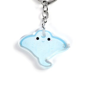 Manta Ray Acrylic Glitter Keychain | Kawaii Chibi Marine Animal Glitter Charm | Cute Cartoon Sea Creature Souvenir Keyring Gift