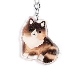 Porte-clés de race d'animal de compagnie en acrylique Tortie à poil long (Tortie Calico) | Charm scintillant art animalier Chibi dessin animé | Cadeau de perte de chaton mignon kawaii