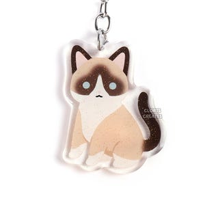 Tan Snowshoe Cat Acrylic Pet Breed Keychain | Cartoon Chibi Art Glitter Charm | Kawaii Cute Domestic Shorthaired Kitten Loss Memorial Gift