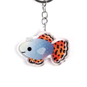 Llavero acrílico con purpurina de pez guppy arcoíris azul abigarrado / Amuleto artístico de animales acuáticos de dibujos animados kawaii / Lindo llavero de recuerdo de acuario