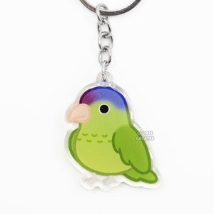 Llavero acrílico de loro amazónico con corona lila, diseño de pájaro, con purpurina de doble cara y arte kawaii de dibujos animados, regalo para amantes de las mascotas exóticas.